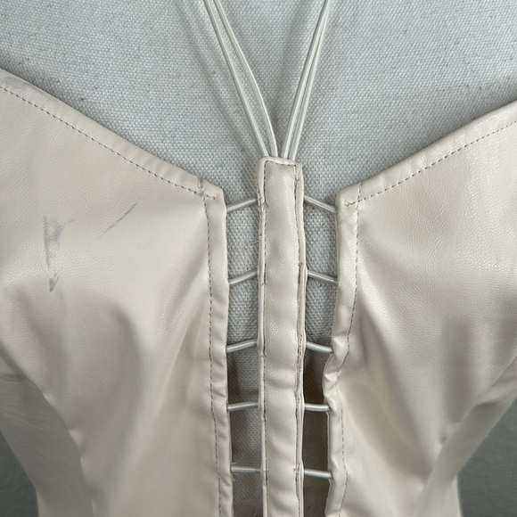 Pretty Little Thing Cream Caged Back Zipper Sleeveless Top Size L New with tags - Picture 2 of 8